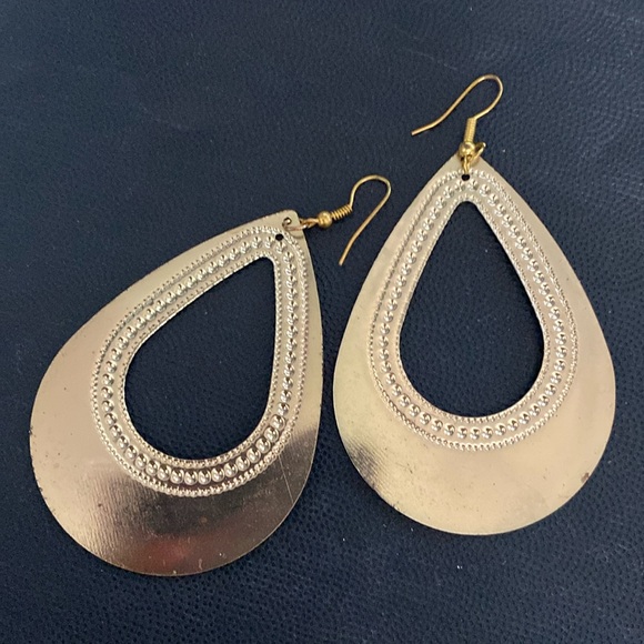 Dangling engraved Metal & design enamel pierced Earrings - Picture 3 of 5